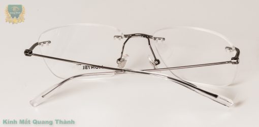 Gọng kính MontBlanc MB00750 độc đáo với thiết kế gọng tăm mảnh nhẹ chất liệu Titanium mạ PVD chống oxihoa.
